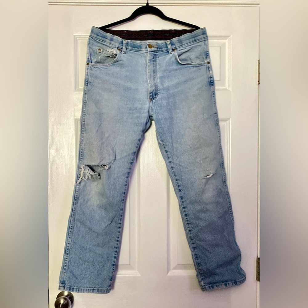 34/29 Wrangler Authentic Premium Quality Blue Jeans - distressed - Picture 4 of 17